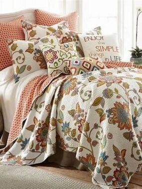 Levtex Clementine cotton Spring 3-Pc. Quilt Set, King.